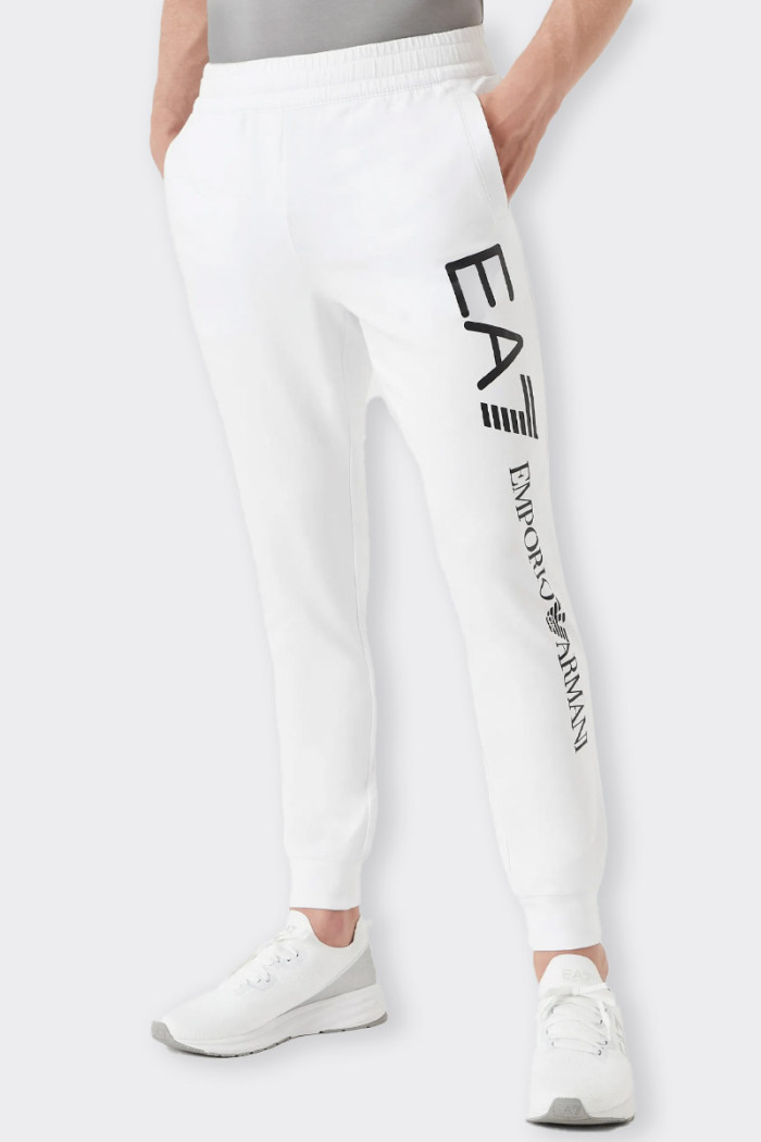 pantalone Emporio Armani EA7 di tuta bianchi da uomo in 100% cotone ideali per il tempo libero al training outdoor. due tasche l