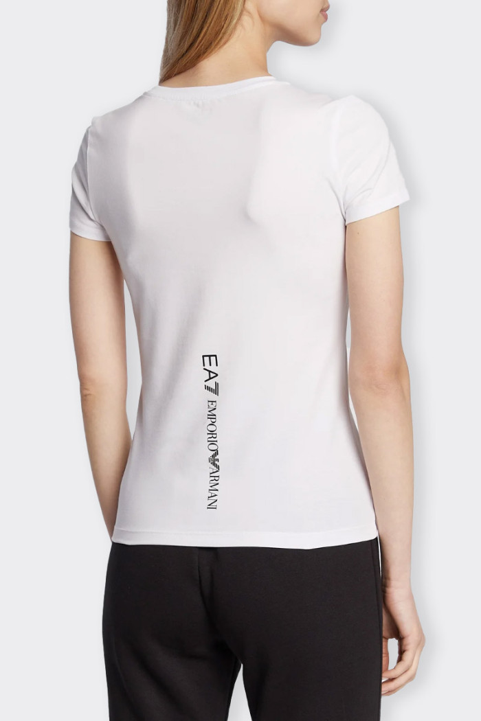 maglietta Emporio Armani EA7 da donna slim fit a maniche corte essenziale e semplice, realizzata in morbido cotone stretch, impr