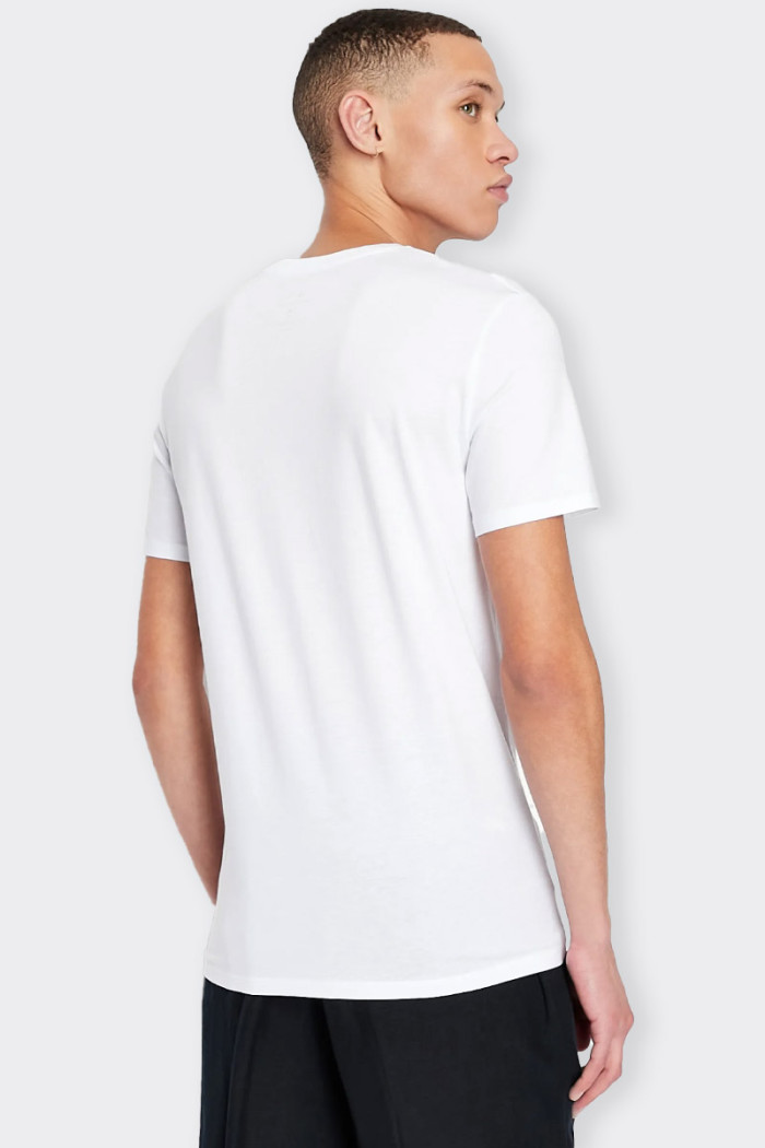 maglietta Armani Exchange da uomo a maniche corte in 100% cotone. stile minimal ed essential adatto ad ogni situazione, immancab