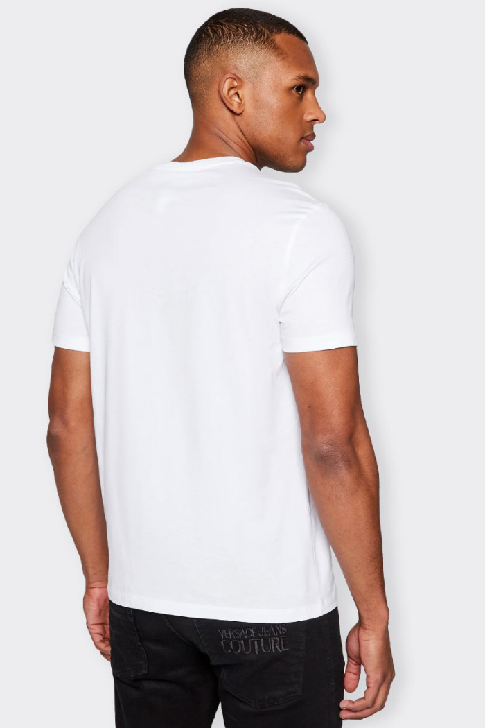 Men's 100% cotton white T-shirt with embroidered logo on the heart point. simple, essential in any of your occasions or looks. R