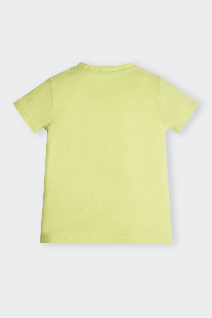 maglietta verde a maniche corte per bambino in 100% cotone con logo in contrasto stampata sul fronte. Ideale per ogni occasione 