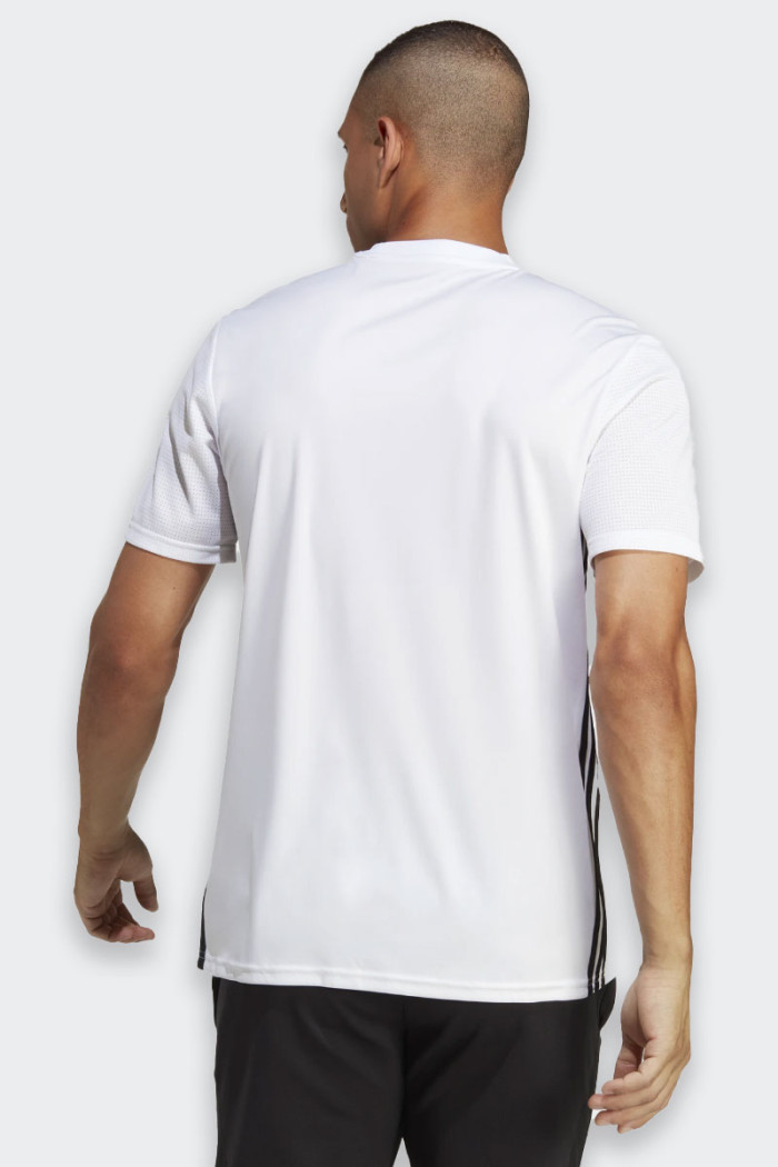 maglietta da uomo sportiva a maniche corte con tecnologia aeroready che permette la giusta traspirazione della pelle durante gli
