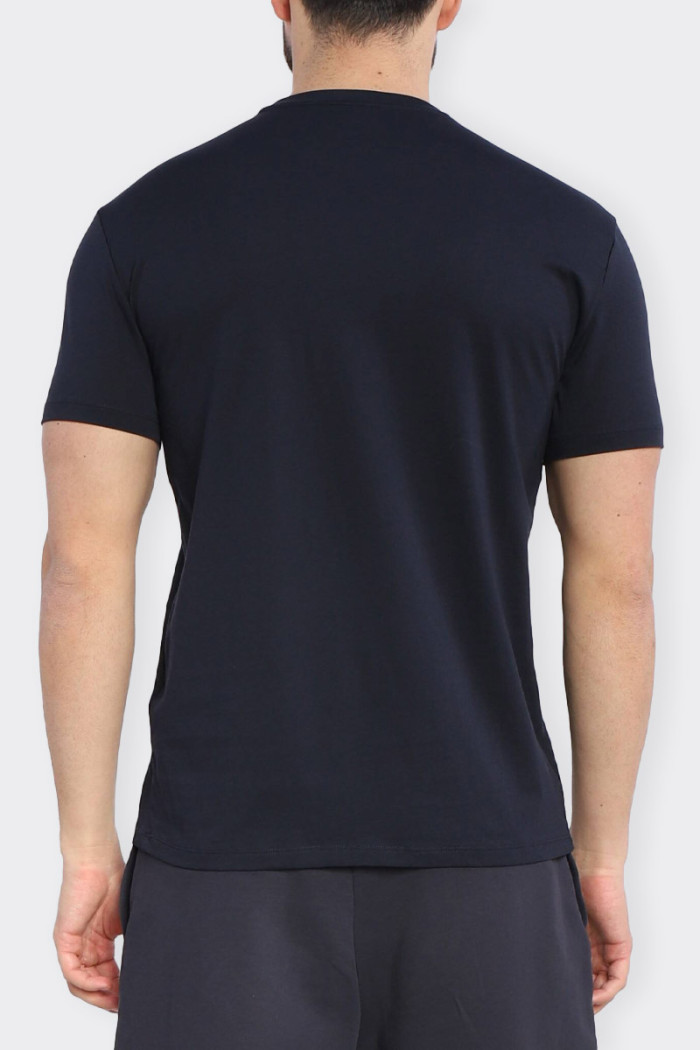 Men's blue 100% cotton short-sleeved T-shirt with contrasting print on front. Regular fit.