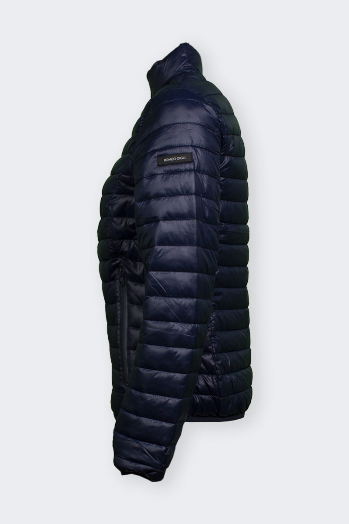 Blue Women’s down jacket 100 grams windproof and rain. Featuring practical front pockets with zip and interior for the most prec
