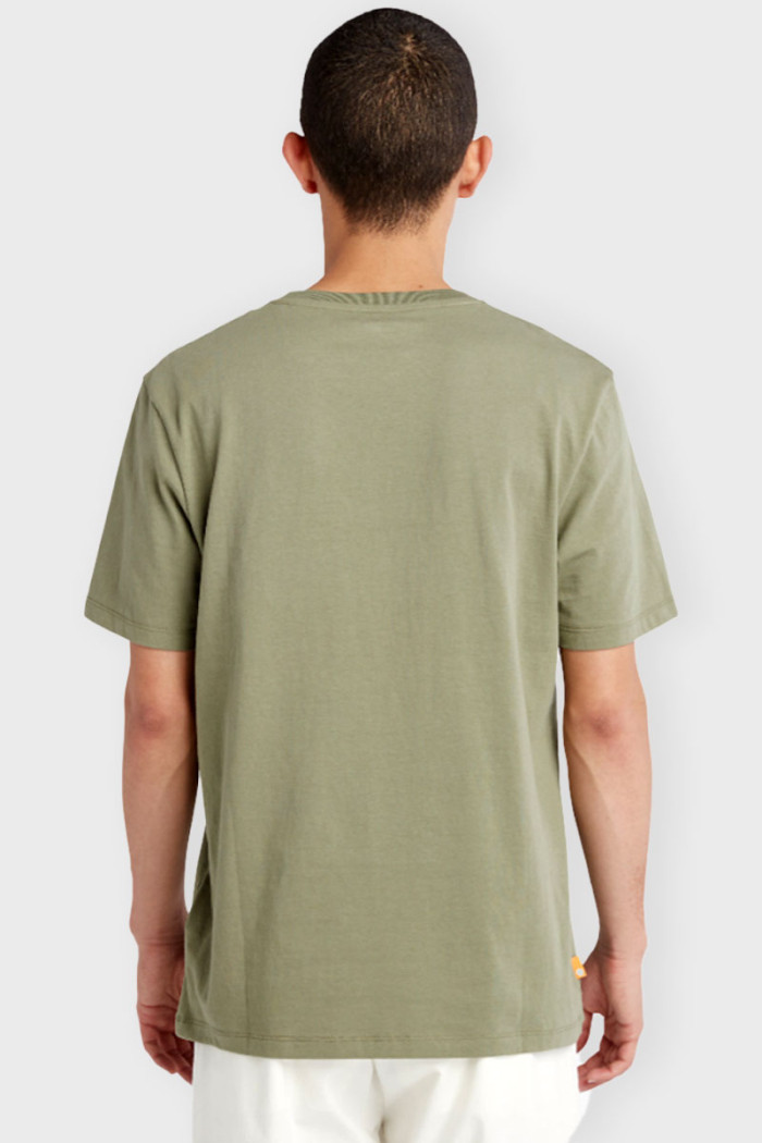 maglietta Timberland a maniche corte da uomo in 100% cotone caratterizzata dal maxi logo in contrasto presente sul fronte. Vesti