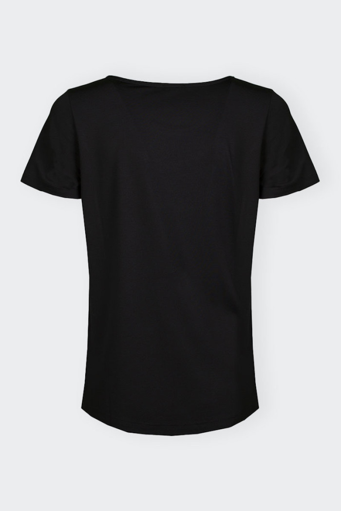 Black Women’s short-sleeved t-shirt with a soft fit. Made of lightweight and comfortable technical fabric. It has a wide crew ne