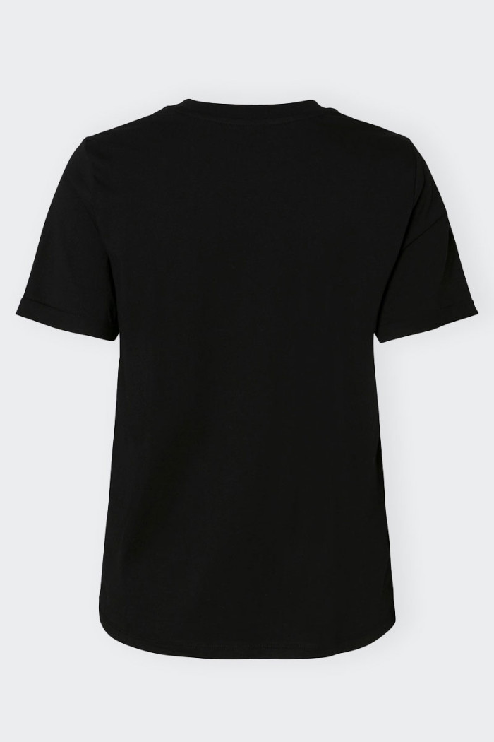 Basic black women's short-sleeved T-shirt made of 100% cotton. Ideal for any of your occasions or free time. Regular fit.