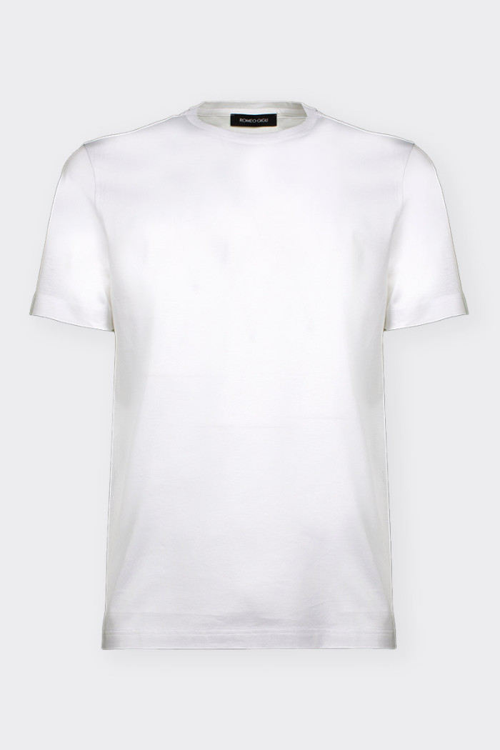 White men's short-sleeved T-shirt made of lisle thread, a high-quality fabric produced from long-fiber cotton yarn. Versatile ga