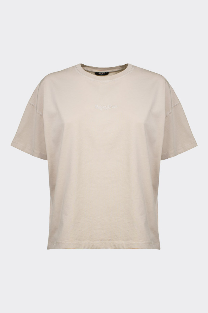 Beige Women’s t-shirt made of 100% cotton. Featuring the logo embroidered on the front. Casual style, perfect for your free mome