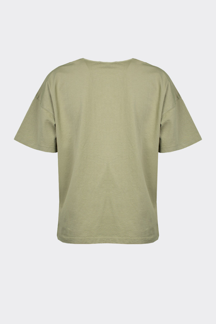 T-shirt verde da donna realizzata in 100% cotone. Caratterizzata dalla scritta logo ricamata sul fronte. Stile casual, perfetta 
