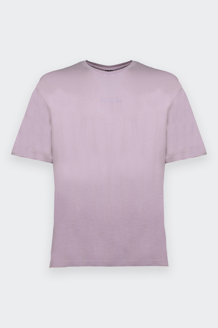 T-shirt lavanda da donna realizzata in 100% cotone. Caratterizzata dalla scritta logo ricamata sul fronte. Stile casual, perfett