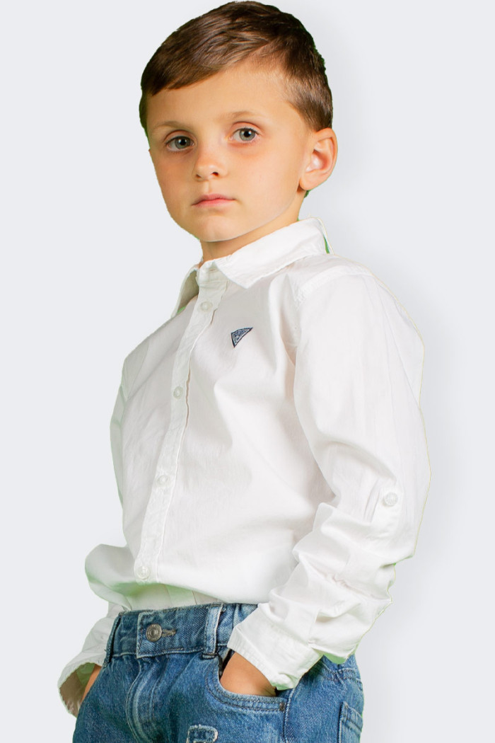Children's cotton shirt made of stretch cotton with poplin workmanship. Classic collar and button closure. Sleeves are adjustabl