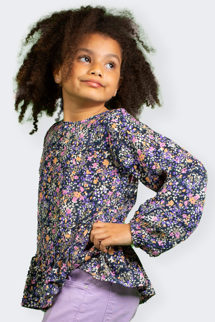 Floral blouse for girls and girls with puff sleeves and elastic cuffs. Button and buttonhole closure and mandarin collar. Ideal 