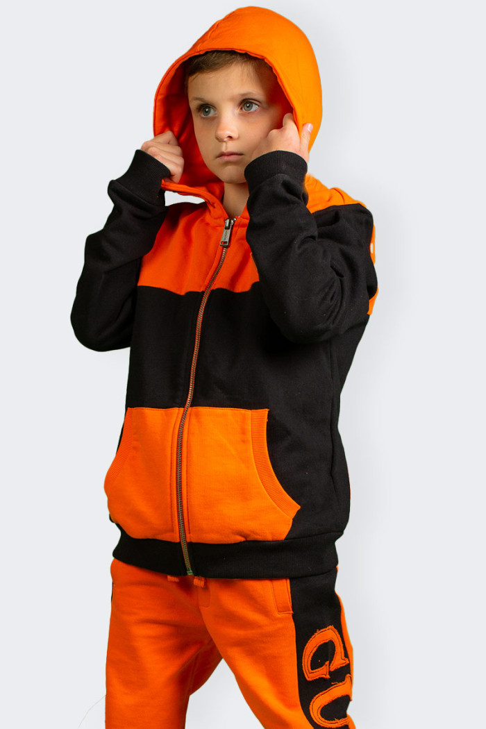 black and orange hoodie for boy and girl in 100% cotton. full zipper closure and practical side pockets. Also available his pant