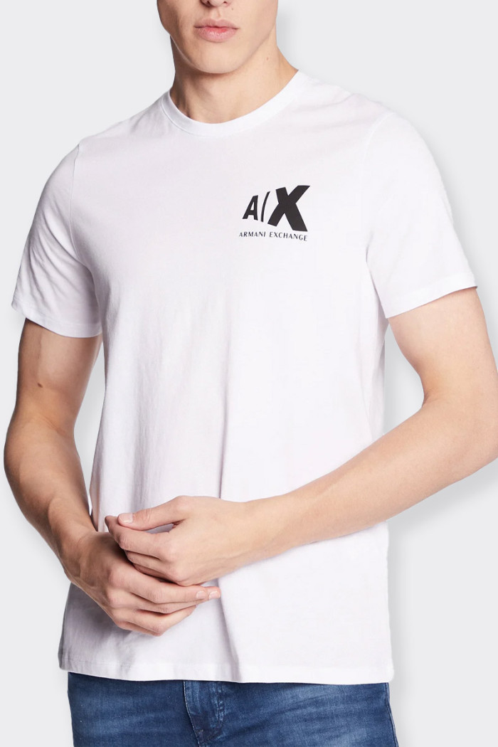 t-shirt Armani Exchange a maniche corte da uomo in 100% cotone con dettaglio logo stampa in contrasto sul punto cuore. Ideale pe