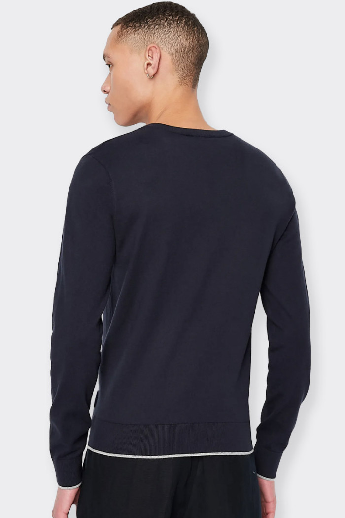 Men’s soft and lightweight sweater knitted with v-neck and cuffs profiles and contrasting hem. Brand logo on the heart stitch. a