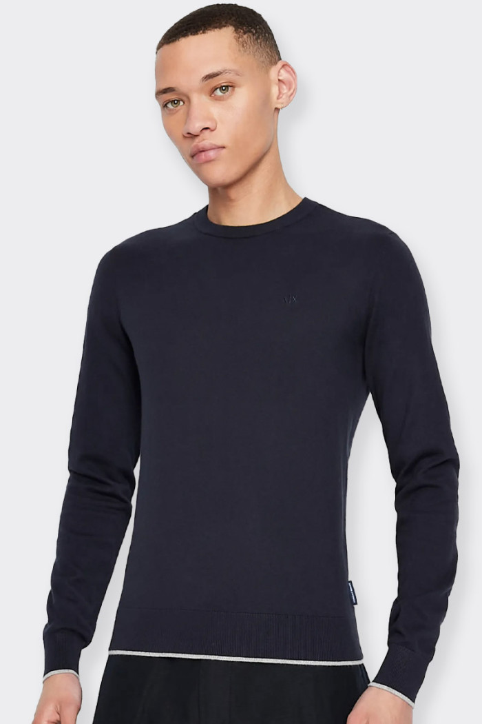 Men’s soft and lightweight sweater knitted with crew neck and cuffs profiles and contrasting hem. Brand logo on the heart stitch