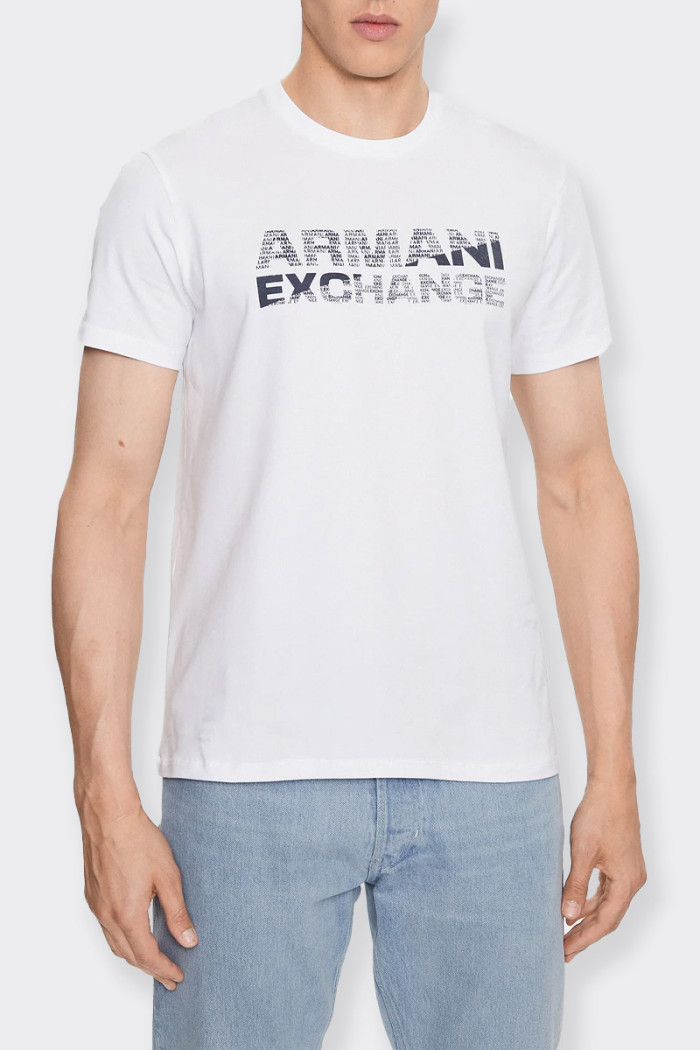 t-shirt Armani Exchange a maniche corte da uomo a girocollo e realizzata in cotone. Dettaglio scritta stampata sul fronte. Ideal