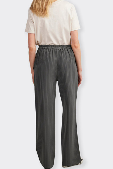 PIECES WOMEN’S PINSTRIPED TROUSERS 