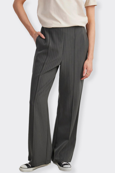 PIECES WOMEN’S PINSTRIPED TROUSERS 