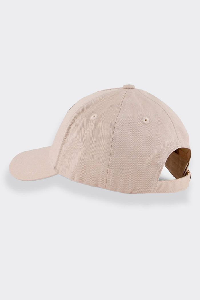 cappello Armani Exchange da uomo in cotone modello baseball con visiera rigida. Fibietta posteriore regolabile con incisione ini