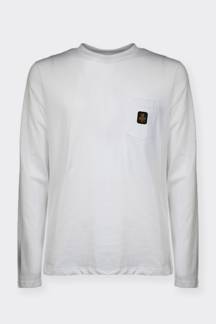 T-shirt da uomo a manica lunga realizzata in 100% cotone. Caratterizzata dall'iconico taschino con logo sul petto. Regular fit. 