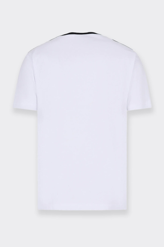 t-shirt Emporio Armani EA7 da uomo a maniche corte a girocollo realizzata in morbido cotone. personalizzato dal logo EA7 stampat