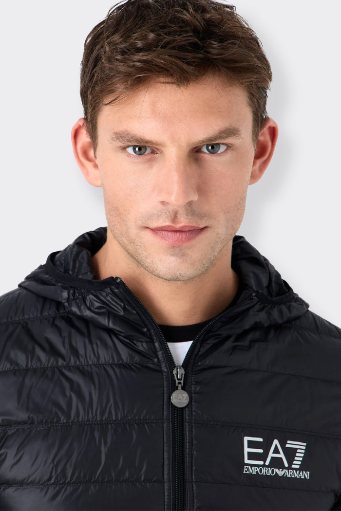 Men's down jacket that combines down filling with technical fabric to create a warm and versatile garment suitable for sports an