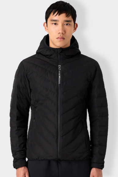 Men's down jacket that combines down filling with technical fabric to create a warm and versatile garment suitable for sports an