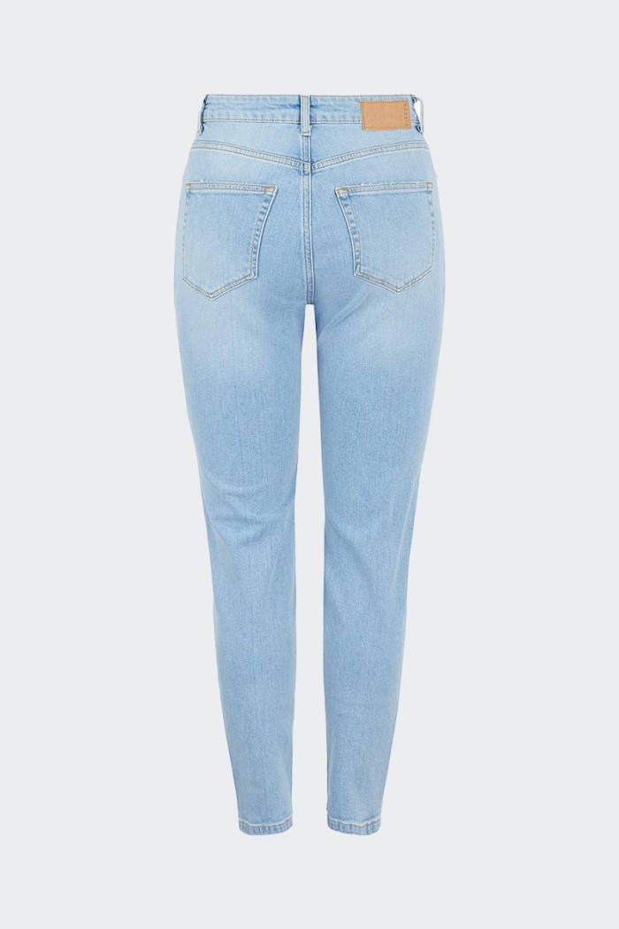 Comfortable and practical women's jeans. A high-waisted stretch denim with a 5-pocket design and an ankle-length leg. A fashiona